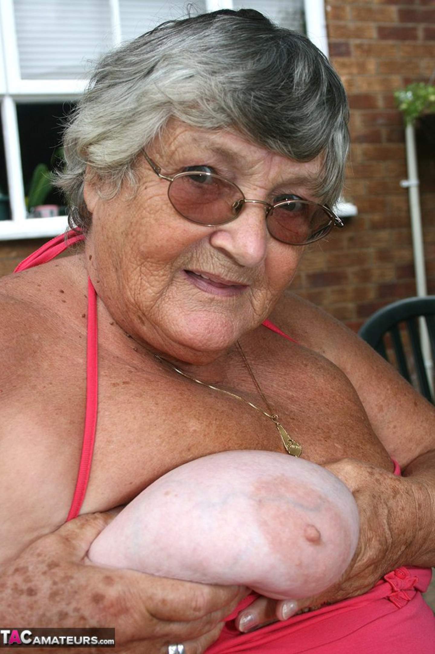 cicak siow add Grandma Nipple photo