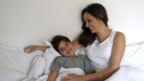 dadiigii chm add Step Mom Share Bed With Stepson photo