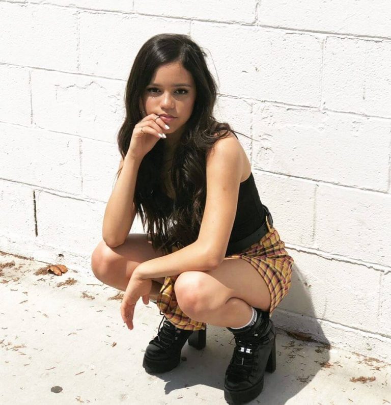 amanda jane hughes add Jenna Ortega Follando photo