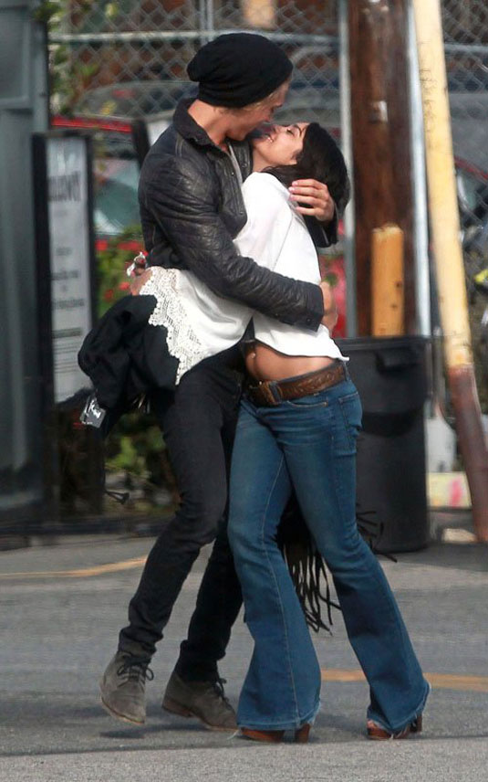 chidi ndubuisi add Vanessa Hudgens Lesbian Kiss photo