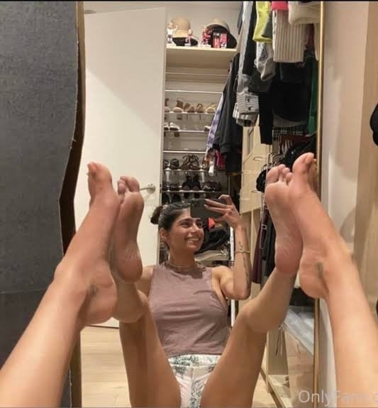 bowen wei add Mia Khalifas Feet photo