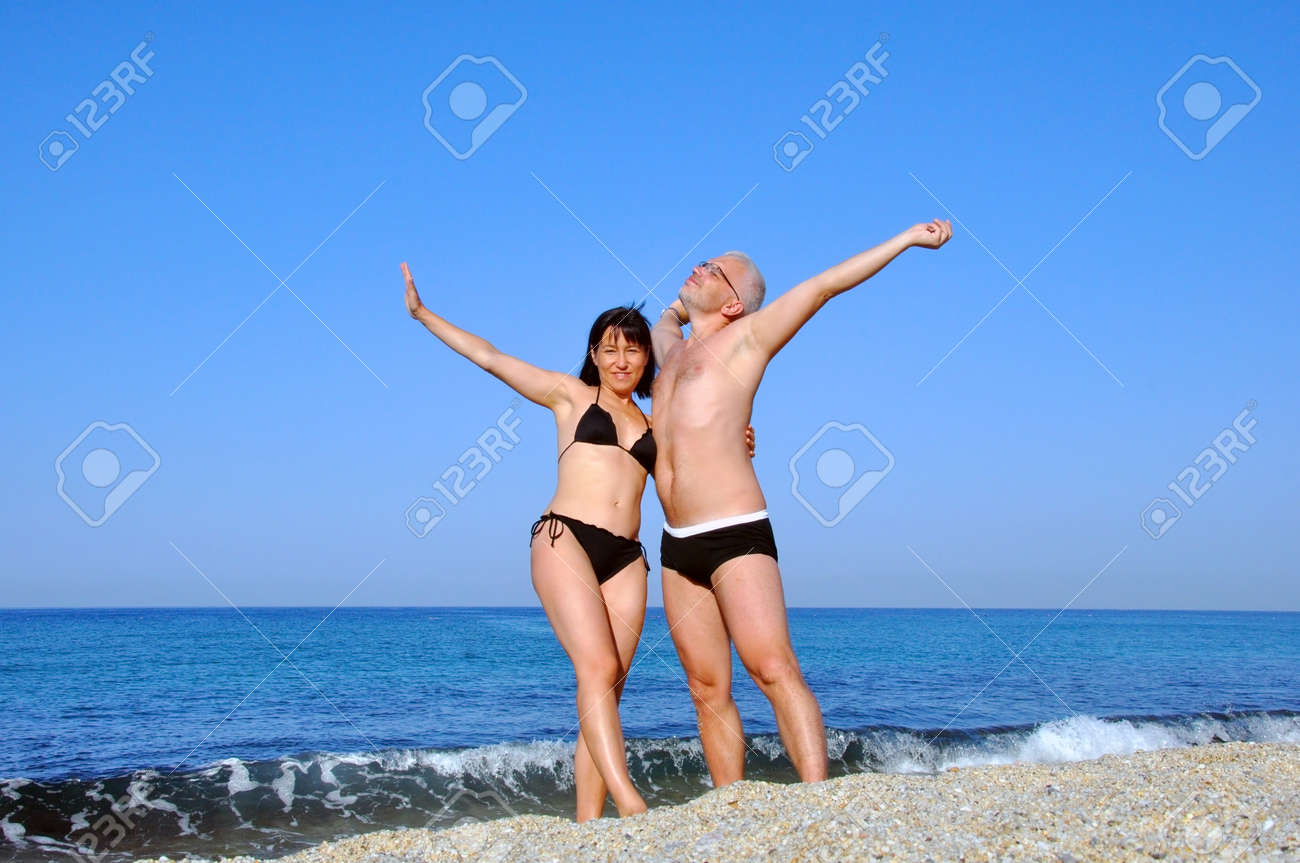 Mature Couple Beach 10407