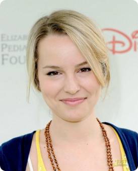 amal ahli add Bridgit Monet photo