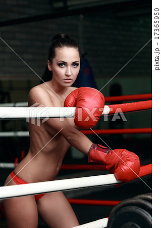 Womens Nude Boxing 890