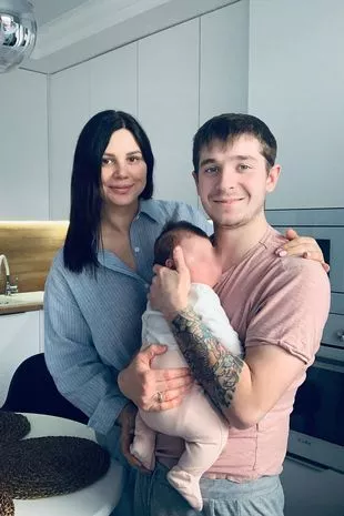 anthony askea add Step Mom Share Bed With Stepson photo