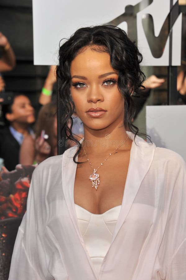 benice toeveryone add Hot Rihanna Photos photo