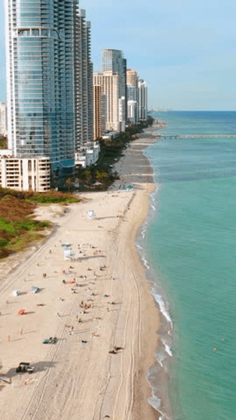 christopher frohlich add Naked Beach Xx photo