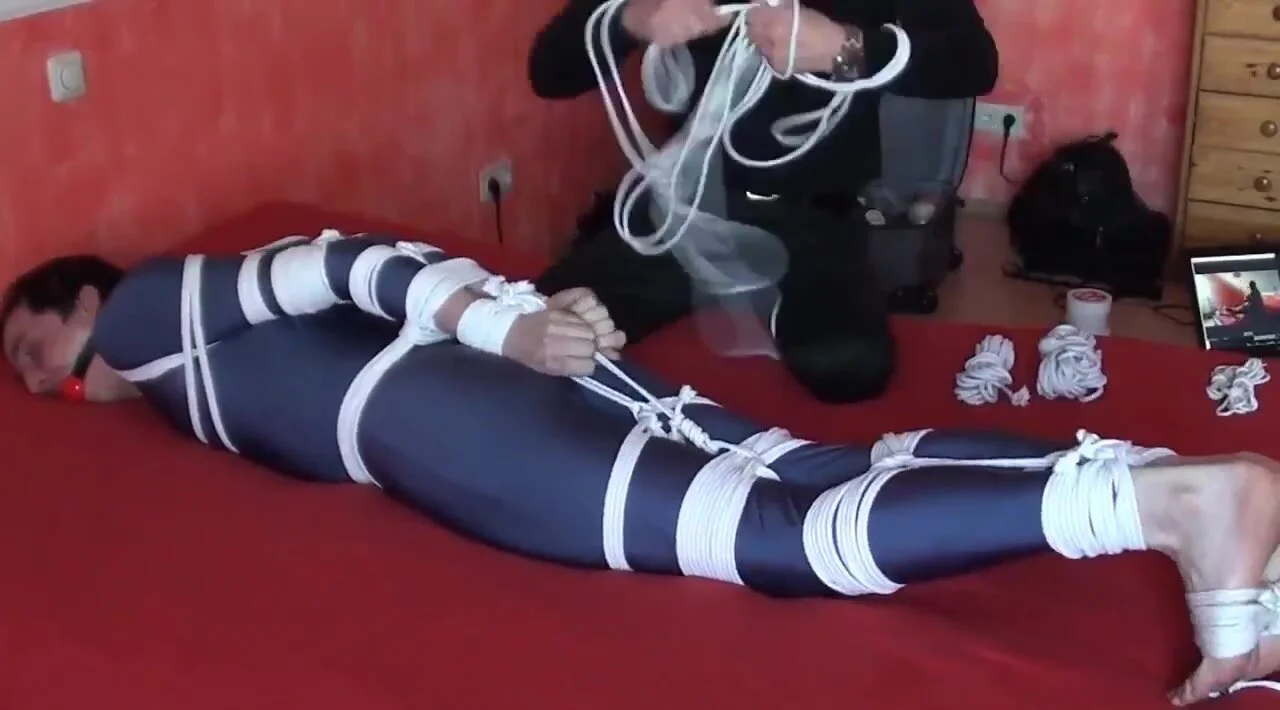 chau dinh add Extreme Hogtie photo