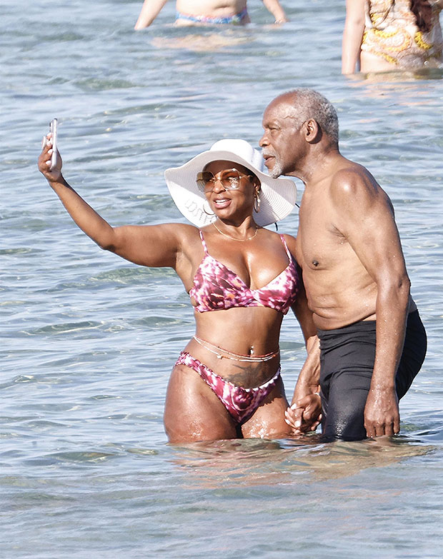 djoni suwandi add Regina King In Bikini photo