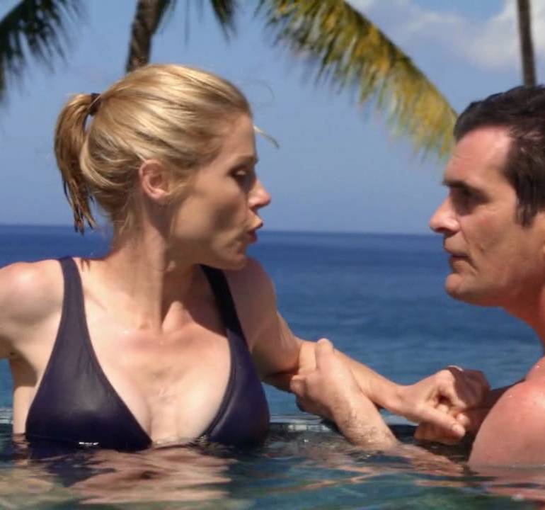 carl helou add Julie Bowen Nude Pics photo