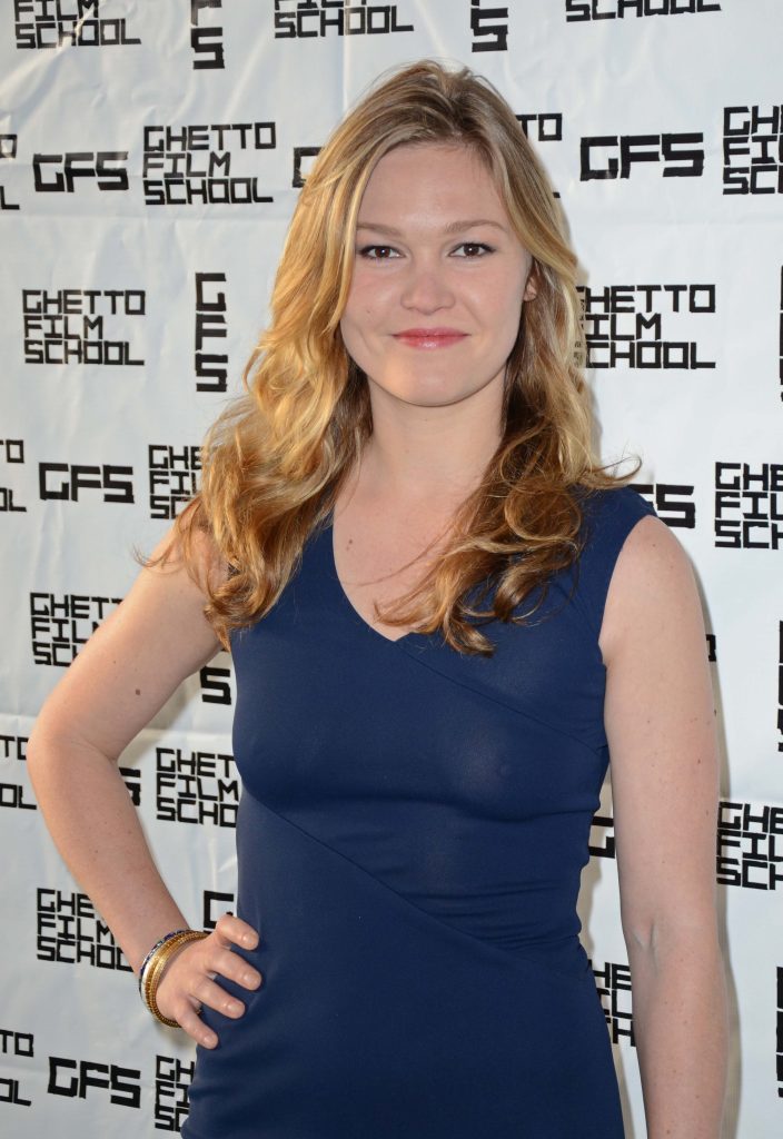 caroline stead add Nude Pics Of Julia Stiles photo