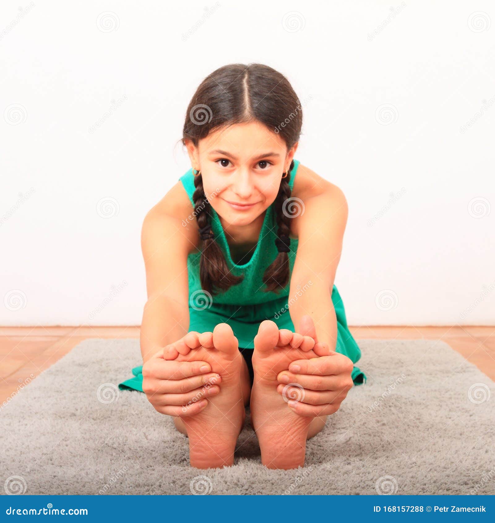Soles In Pose 23404