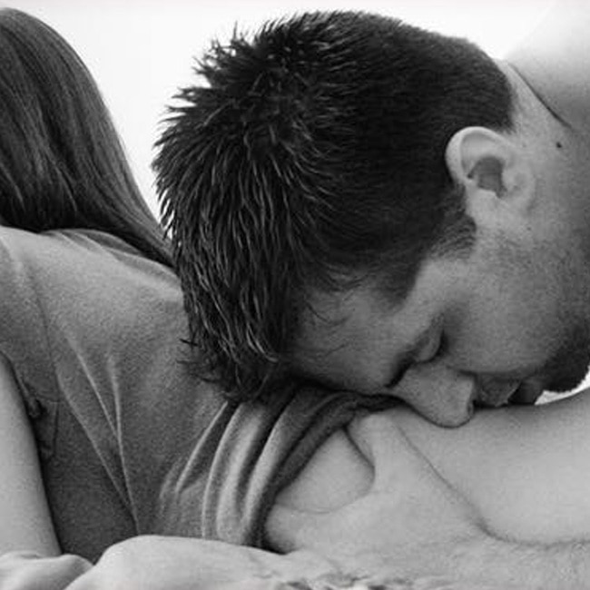 descaty baru add Body Kiss Images photo