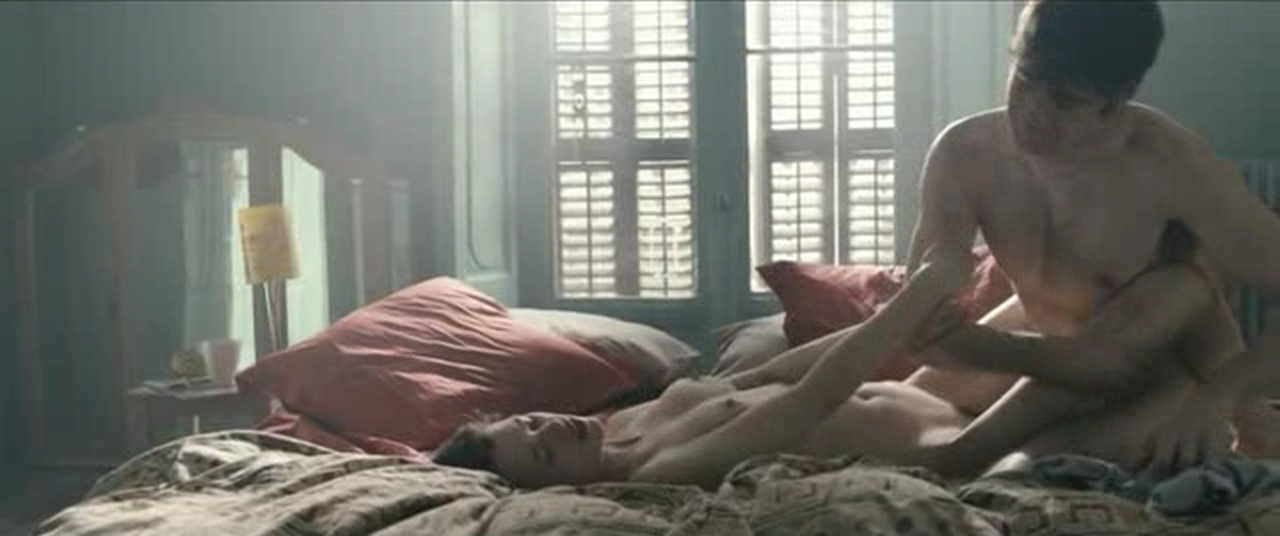 apple de castro add Astrid Frisbey Nude photo