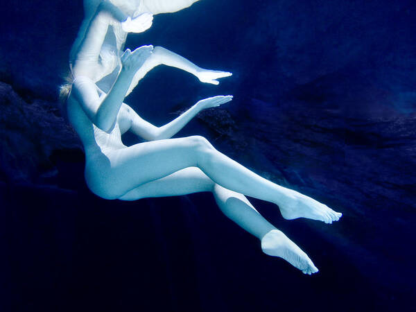 alisha bedi add Nude Women Underwater photo