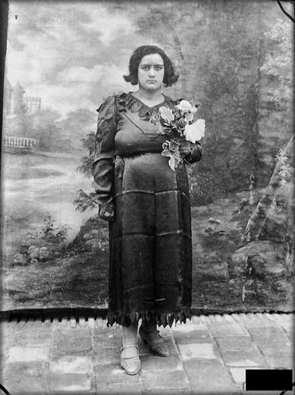 aj van niekerk add Big Tits Iranian photo