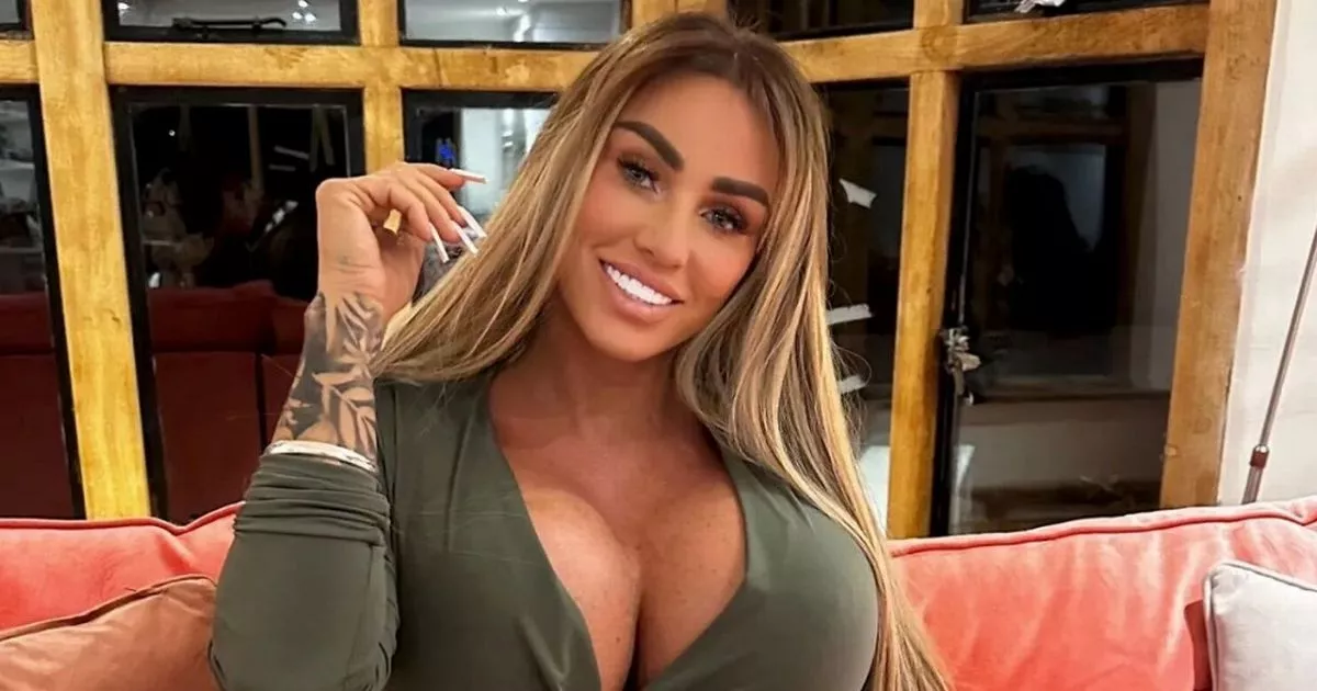 courtney ulinski add Blonde Shows Boobs photo