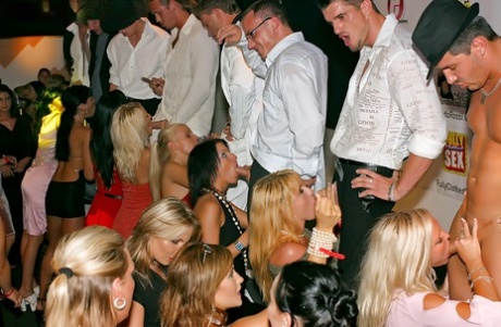 conrod hall add Blowjobs At A Party photo