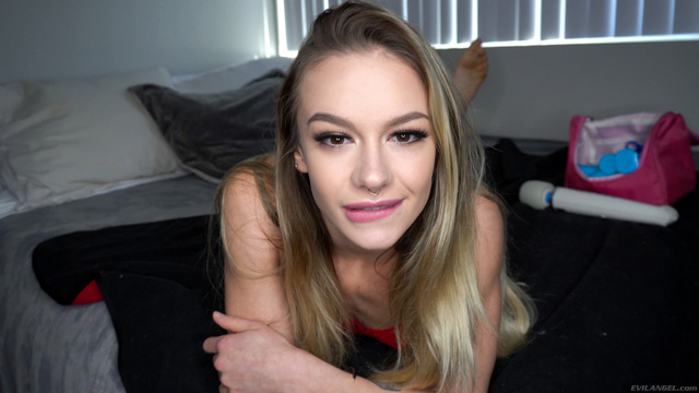 areza tranzona add Naomi Swann Interview photo