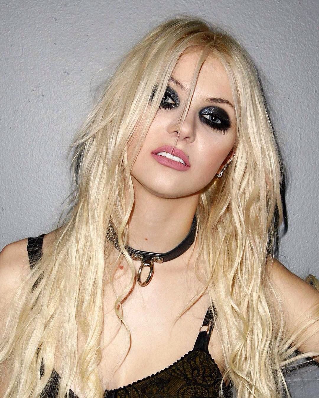 allison nicklin add Naked Pics Of Taylor Momsen photo