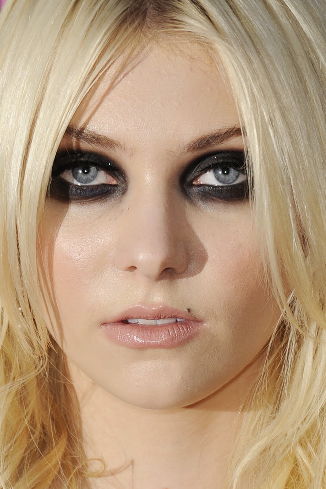 dini winastuti add Naked Pics Of Taylor Momsen photo