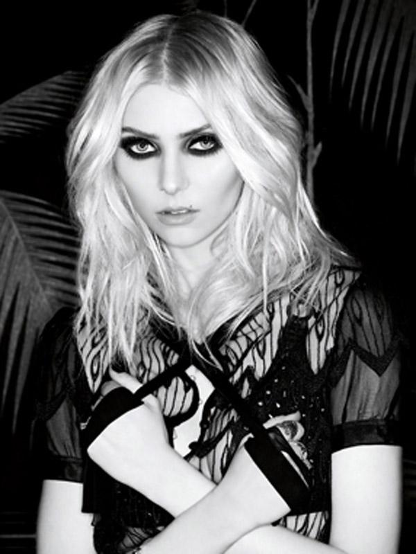 celeste stevens add Naked Pics Of Taylor Momsen photo