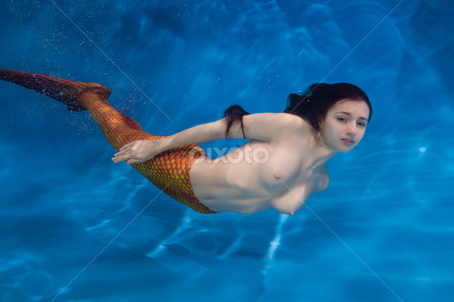 barry jerome add Nude Mermaids photo