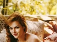 amie davidson add Sexy Sara Rue photo