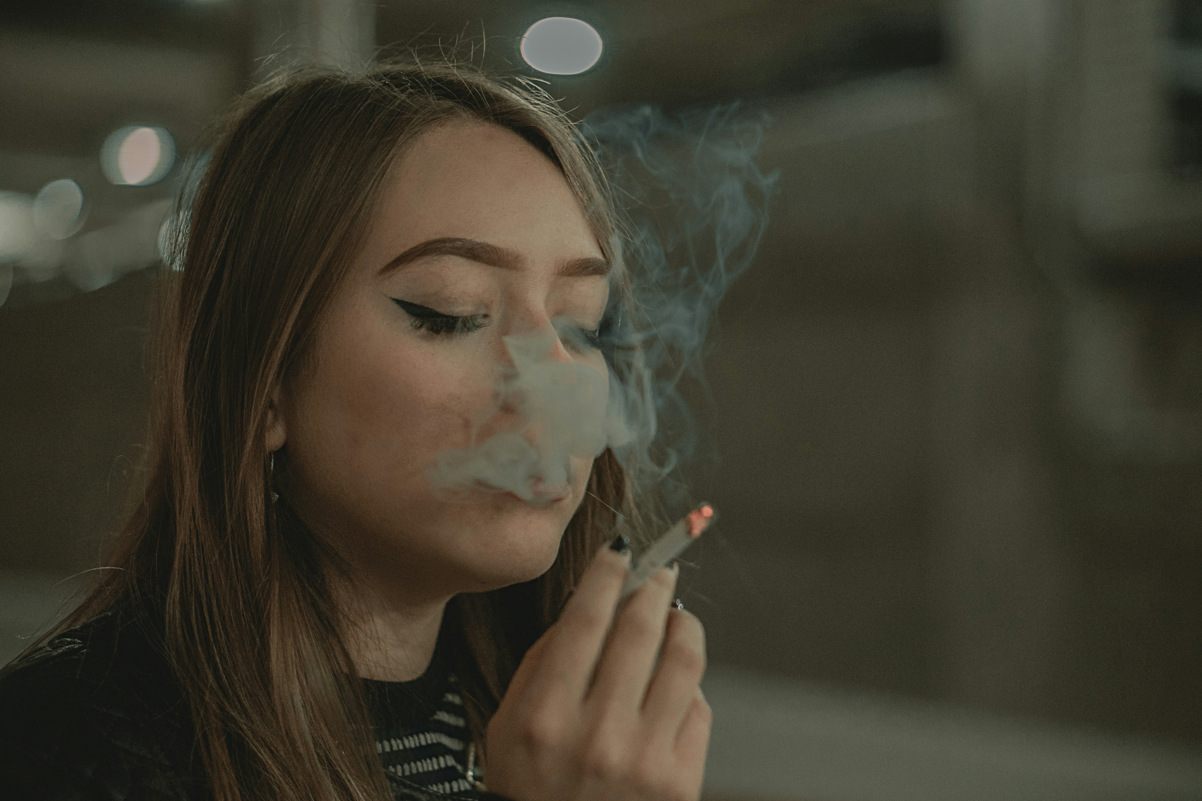 clara banda add Smoking Feish photo